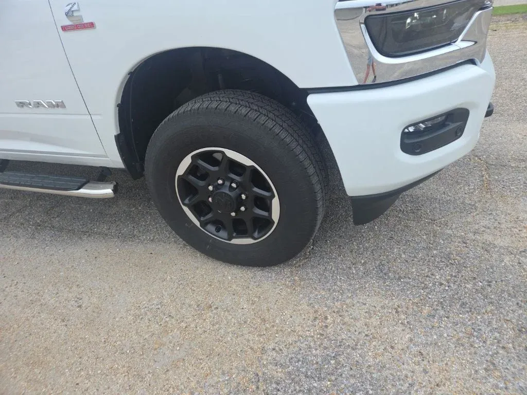 2025 Ram 2500 Laramie thumbnail 15