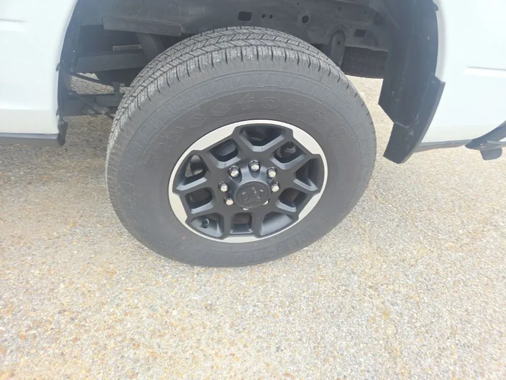 2025 Ram 2500 Laramie thumbnail 17