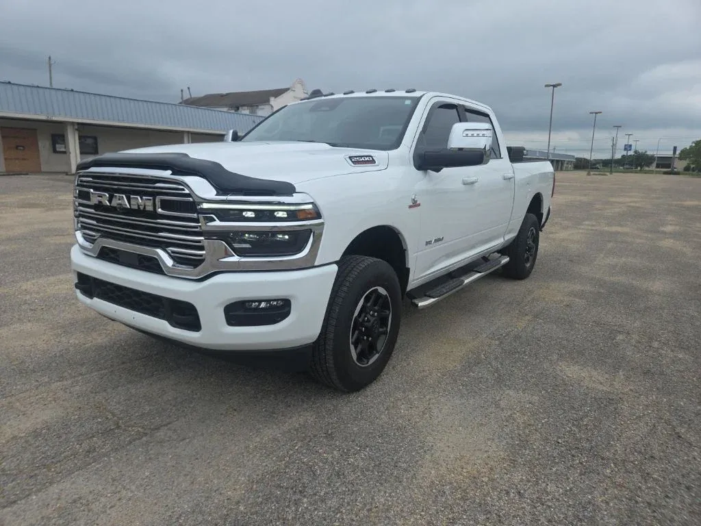 2025 Ram 2500 Laramie thumbnail 3