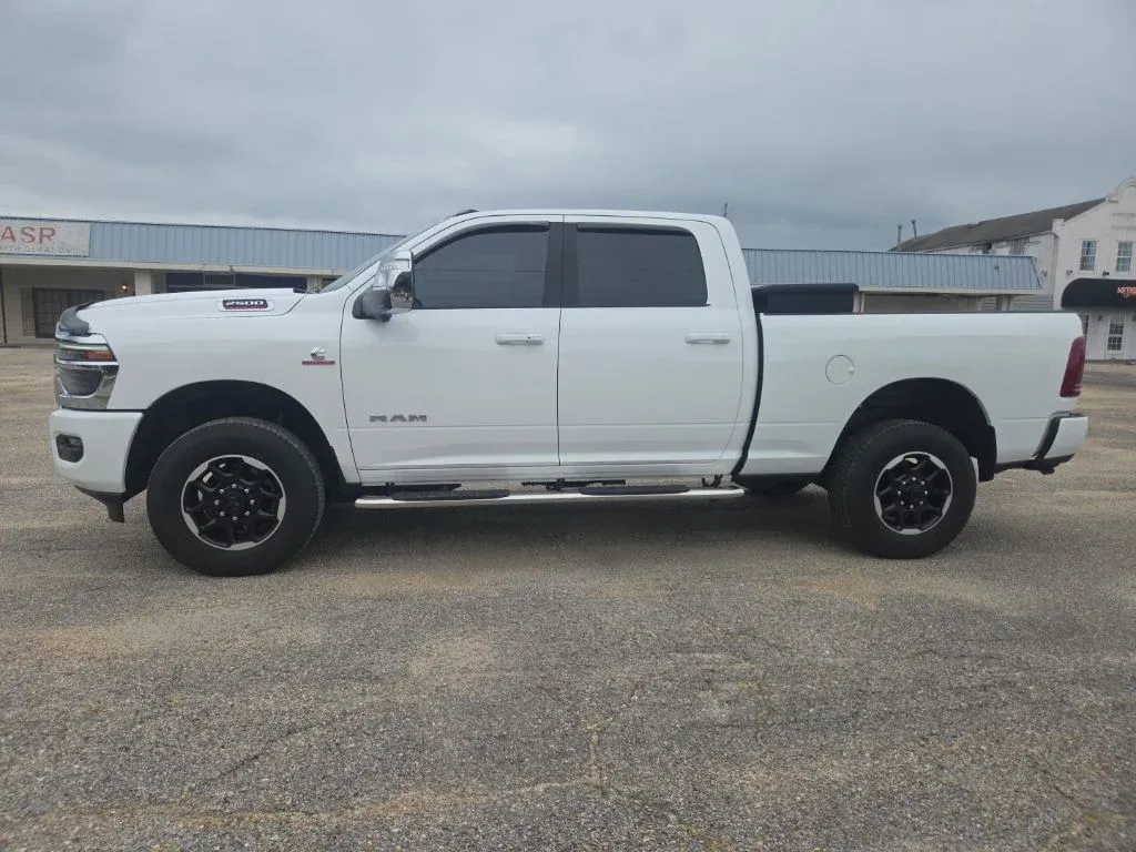 2025 Ram 2500 Laramie thumbnail 4