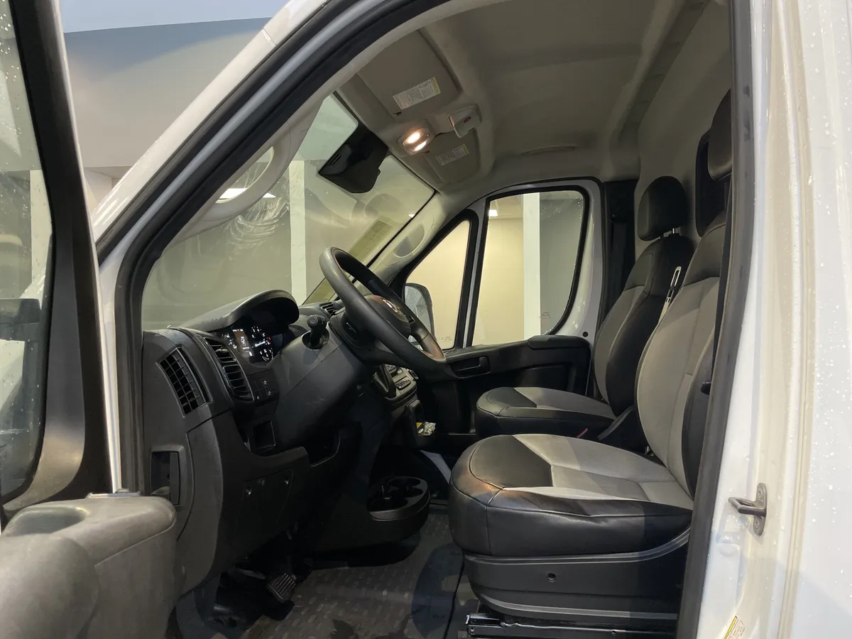 2025 Ram ProMaster Cargo Van Tradesman thumbnail 16