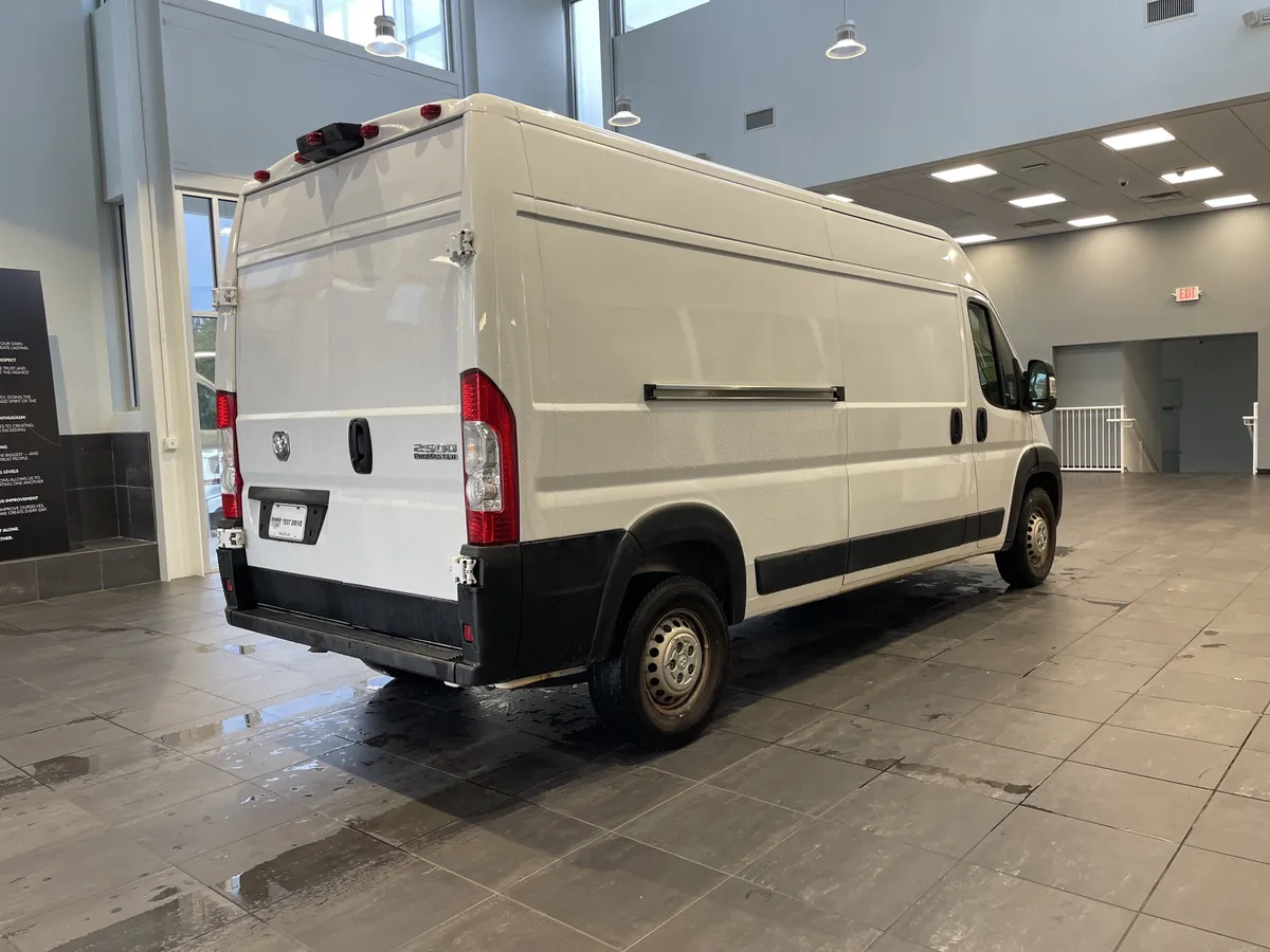 2025 Ram ProMaster Cargo Van Tradesman thumbnail 9