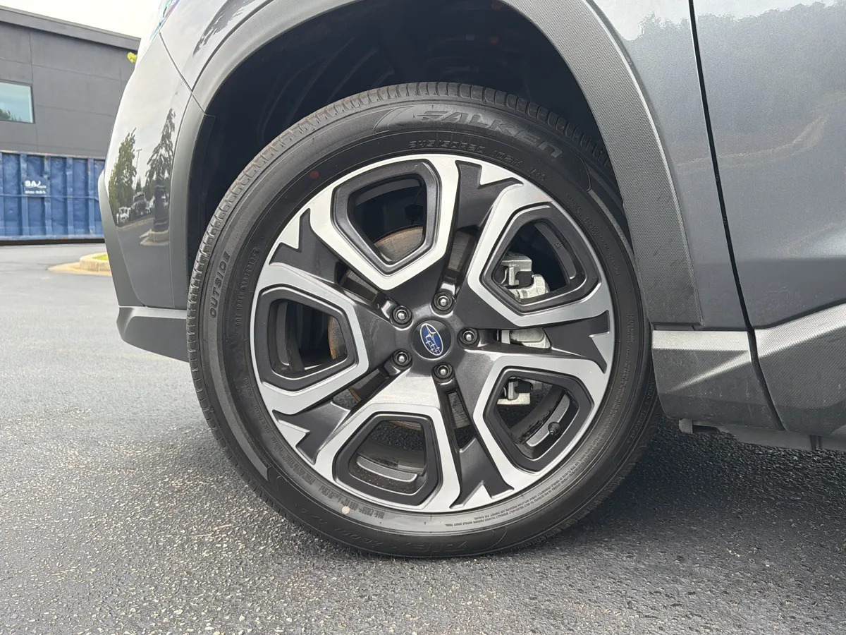 2025 Subaru Ascent Touring thumbnail 17