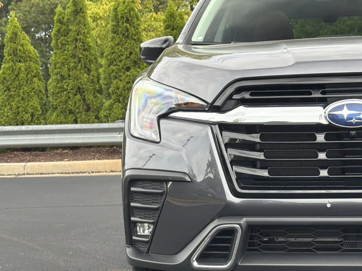 2025 Subaru Ascent Touring thumbnail 18