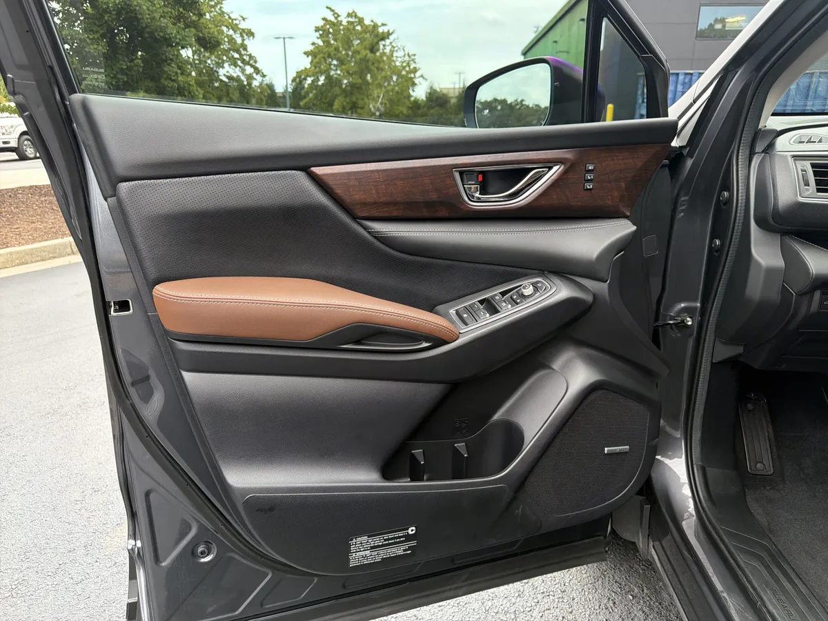 2025 Subaru Ascent Touring thumbnail 24