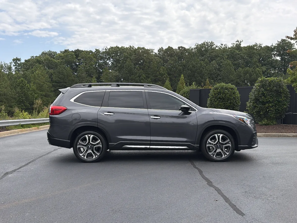 2025 Subaru Ascent Touring thumbnail 4