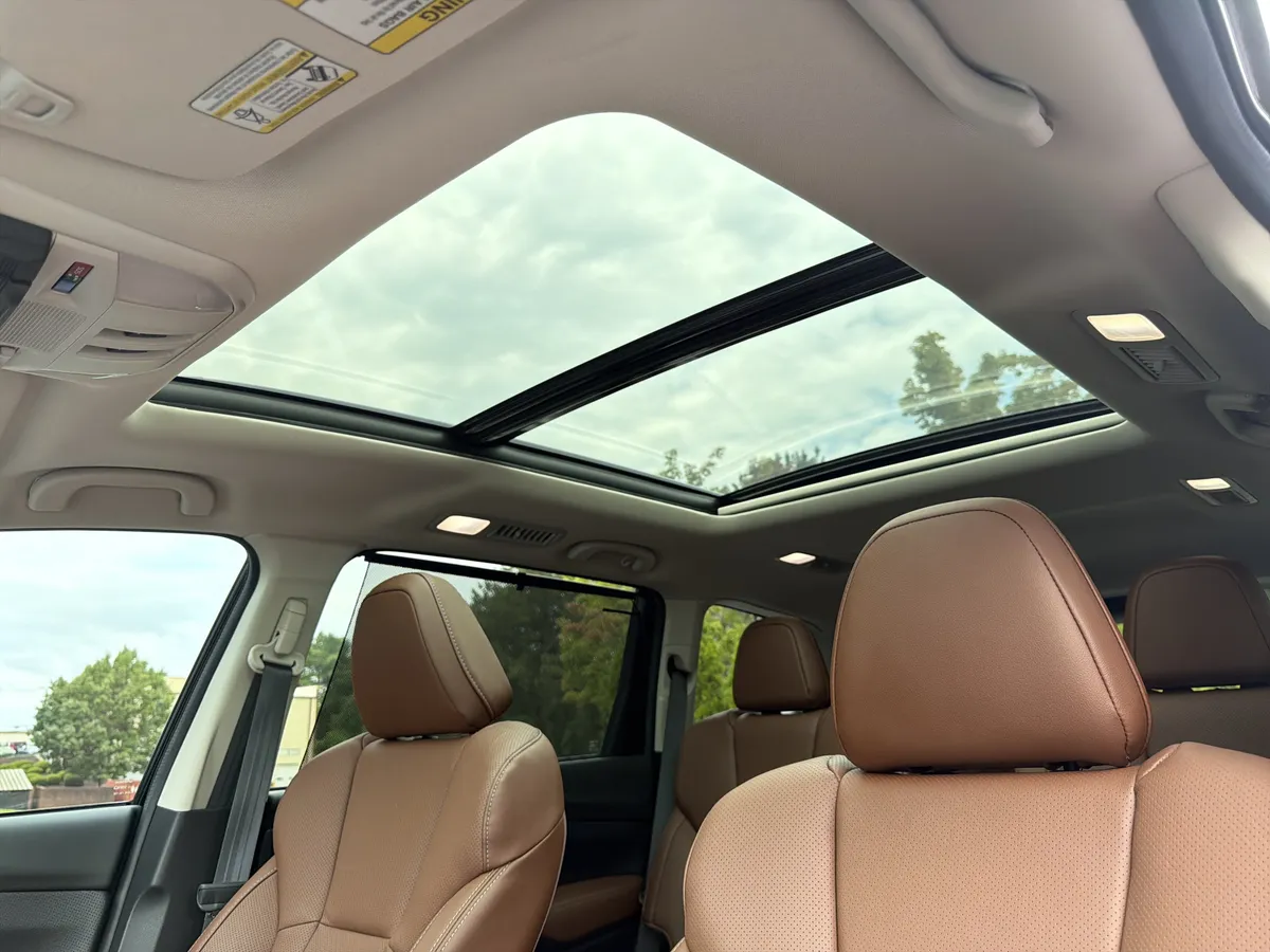 2025 Subaru Ascent Touring thumbnail 7