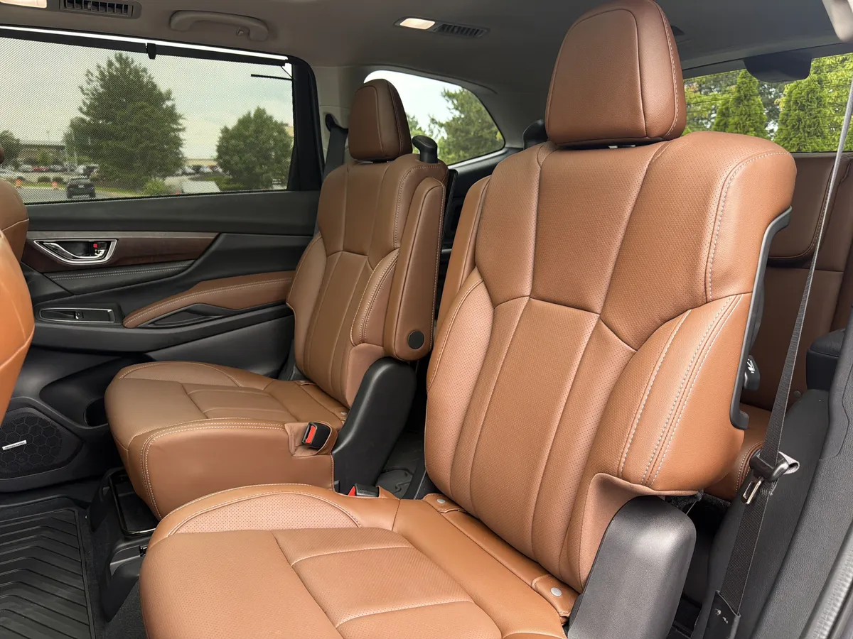 2025 Subaru Ascent Touring thumbnail 8