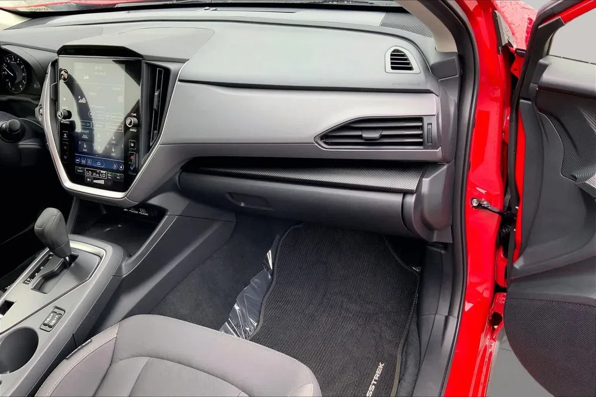 2025 Subaru Crosstrek Premium thumbnail 18