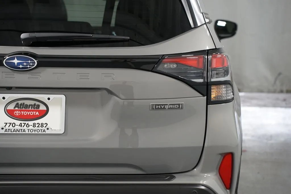 2025 Subaru Forester Hybrid Sport thumbnail 10