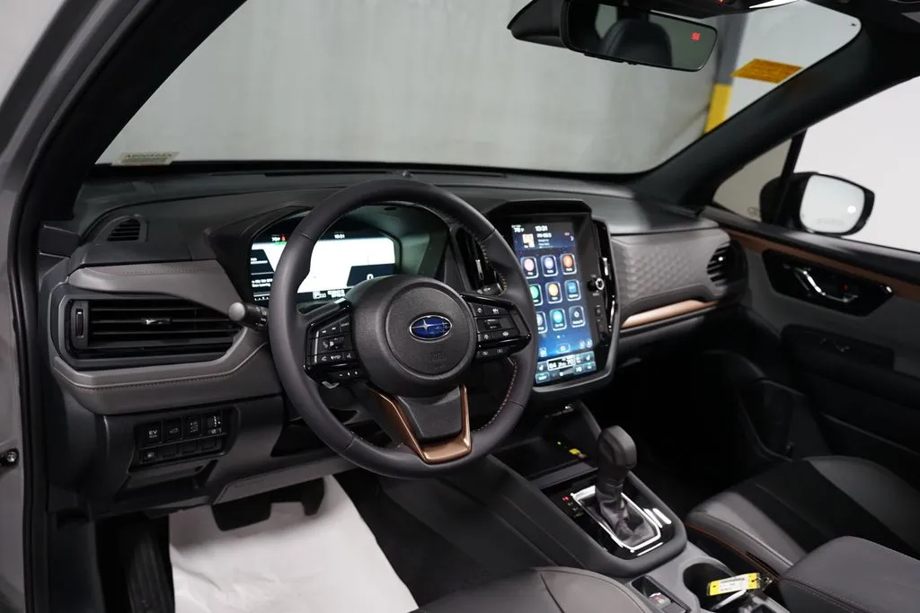 2025 Subaru Forester Hybrid Sport thumbnail 11