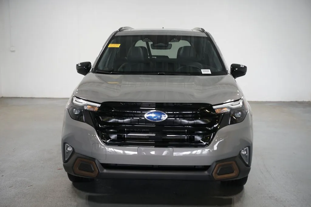 2025 Subaru Forester Hybrid Sport thumbnail 2