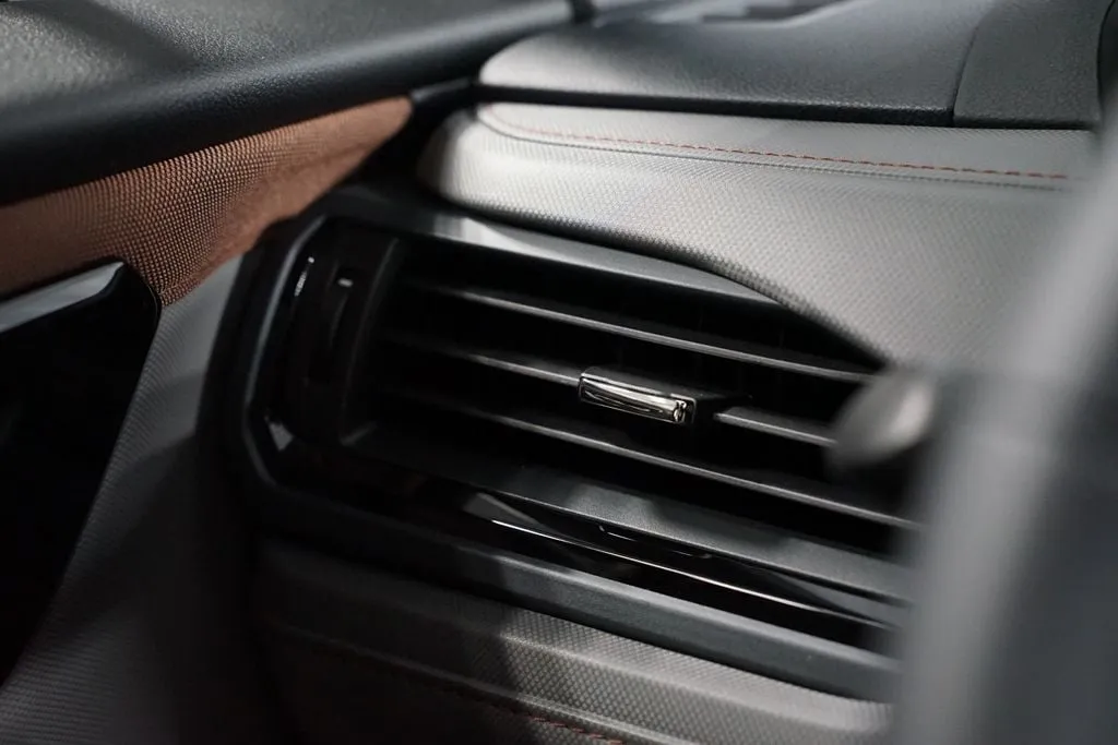 2025 Subaru Forester Hybrid Sport thumbnail 26