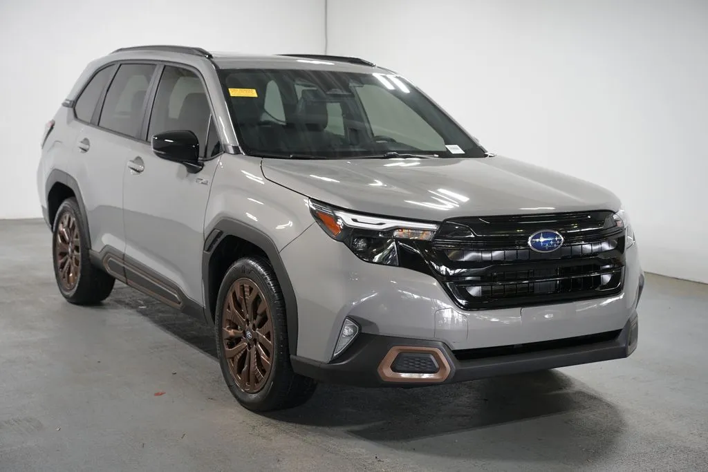 2025 Subaru Forester Hybrid Sport thumbnail 3