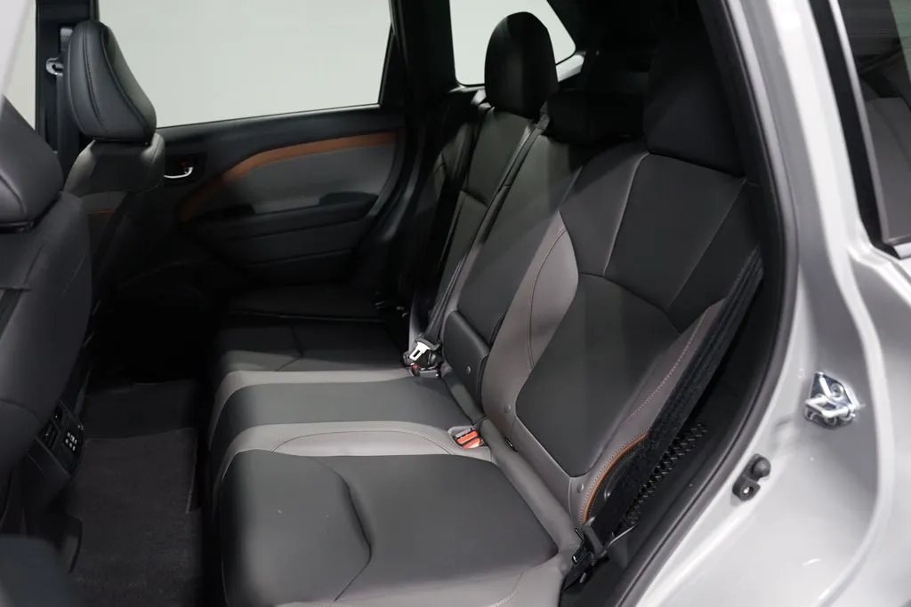 2025 Subaru Forester Hybrid Sport thumbnail 30
