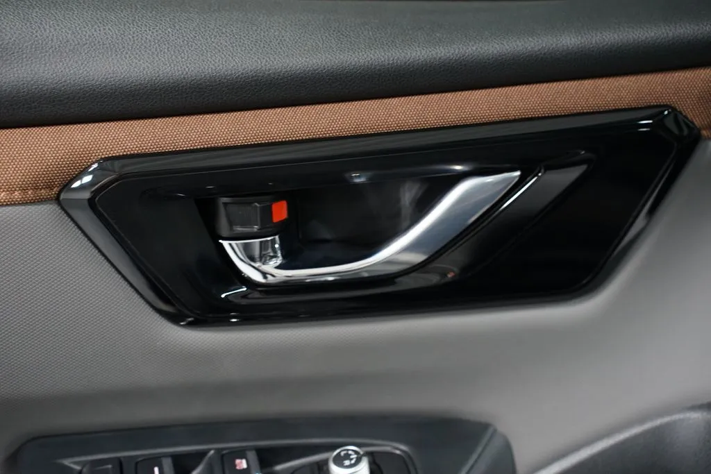 2025 Subaru Forester Hybrid Sport thumbnail 33