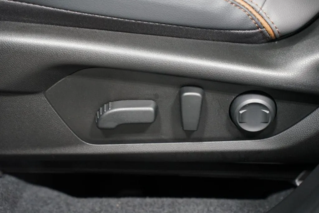 2025 Subaru Forester Hybrid Sport thumbnail 35