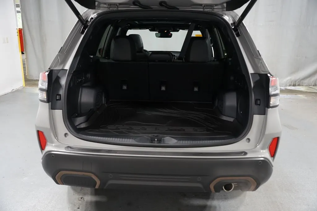 2025 Subaru Forester Hybrid Sport thumbnail 38