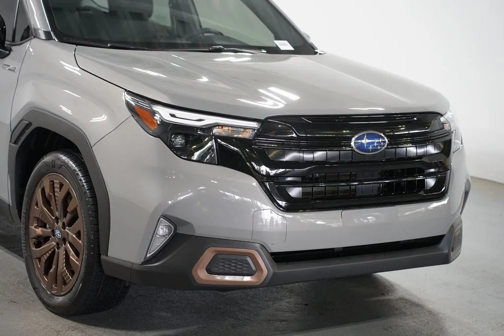 2025 Subaru Forester Hybrid Sport thumbnail 4