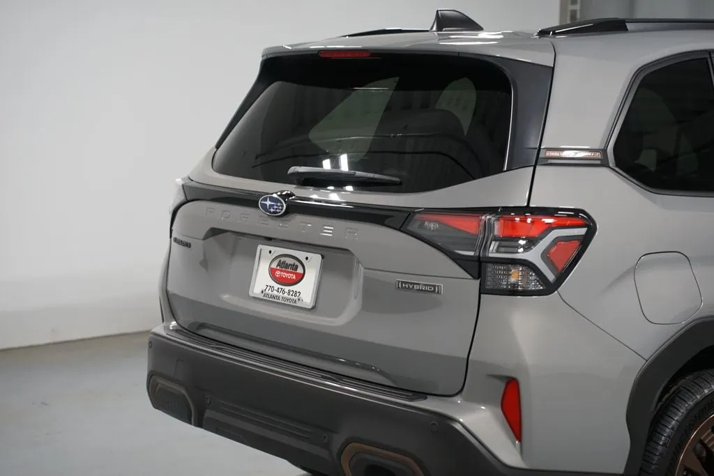 2025 Subaru Forester Hybrid Sport thumbnail 9