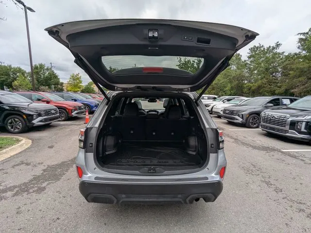 2025 Subaru Forester Limited thumbnail 8