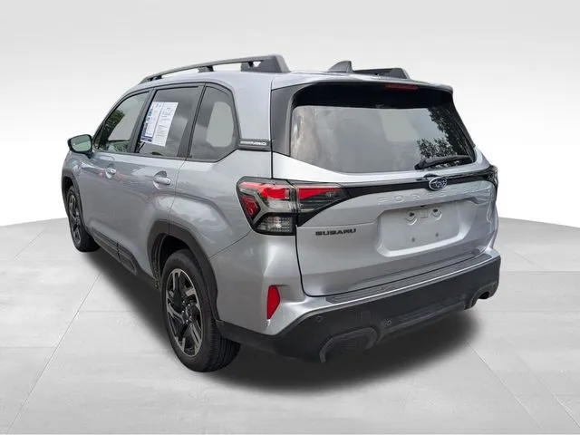 2025 Subaru Forester Limited thumbnail 9