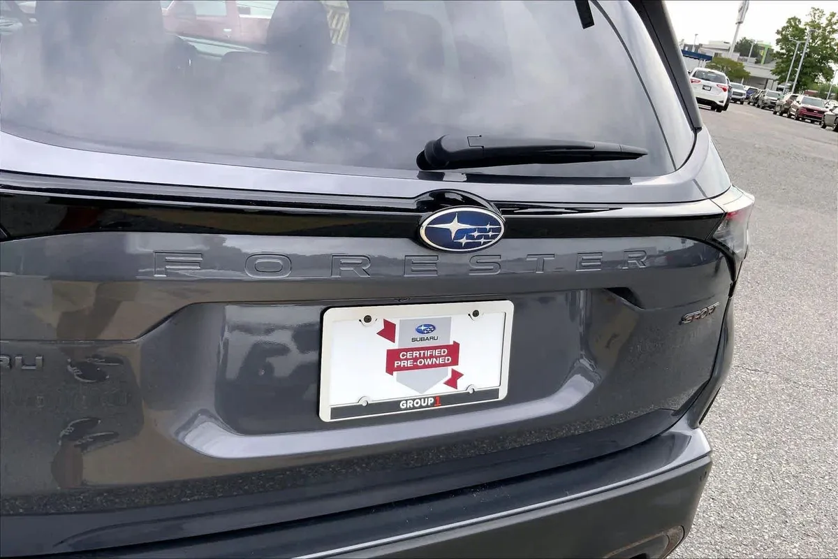 2025 Subaru Forester Sport thumbnail 10