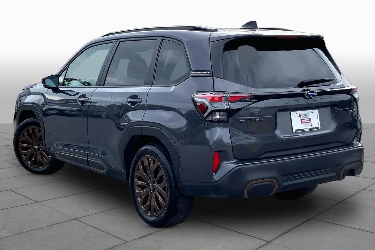 2025 Subaru Forester Sport thumbnail 12
