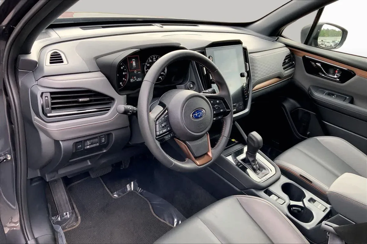 2025 Subaru Forester Sport thumbnail 17