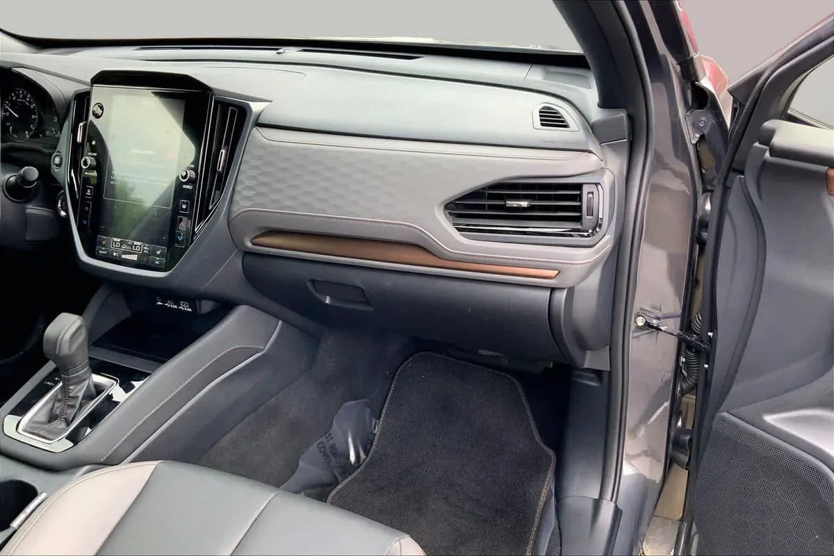 2025 Subaru Forester Sport thumbnail 18