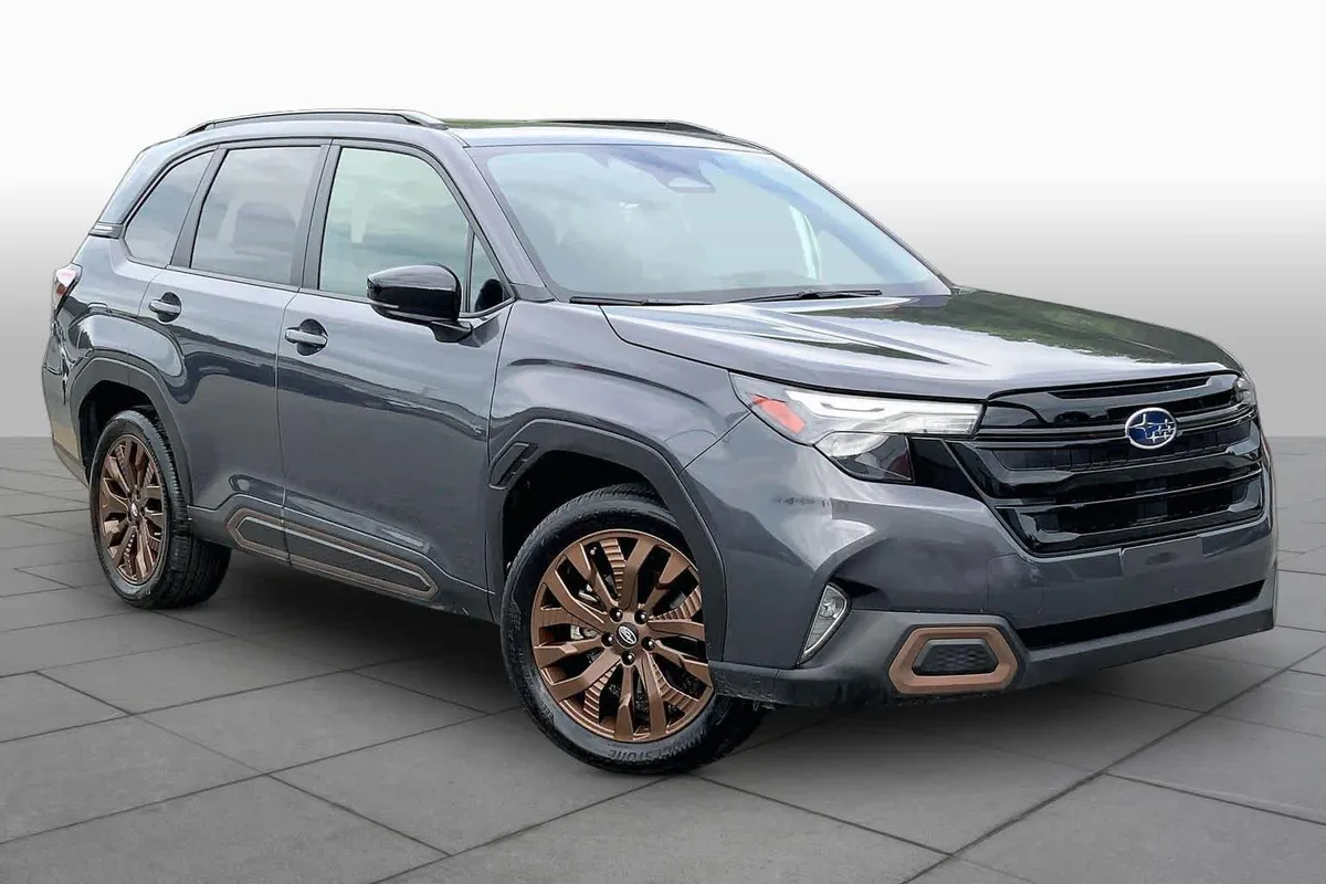 2025 Subaru Forester Sport thumbnail 3