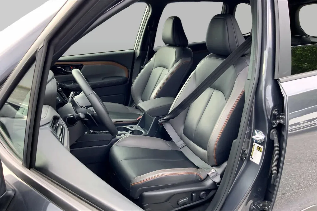 2025 Subaru Forester Sport thumbnail 8