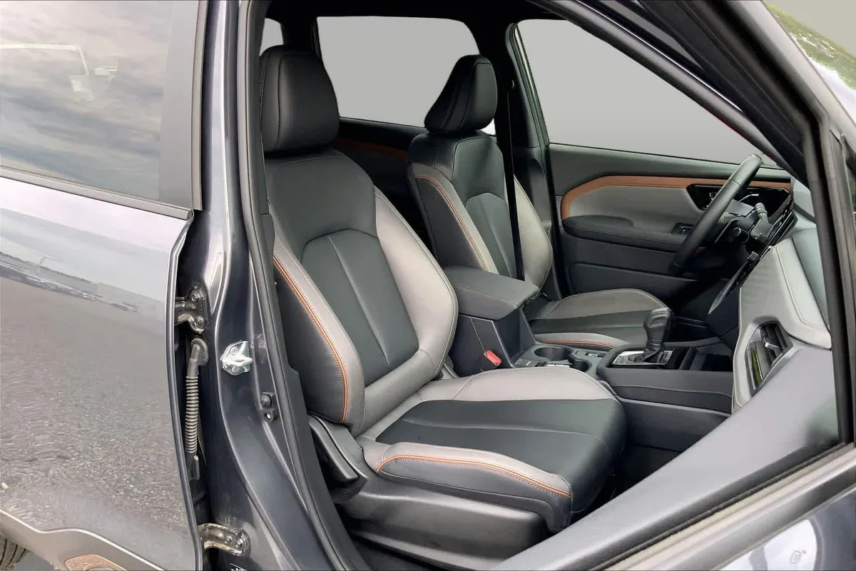 2025 Subaru Forester Sport thumbnail 9