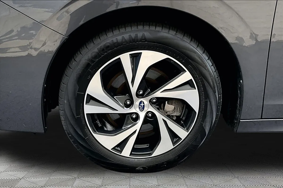 2025 Subaru Legacy Premium thumbnail 11