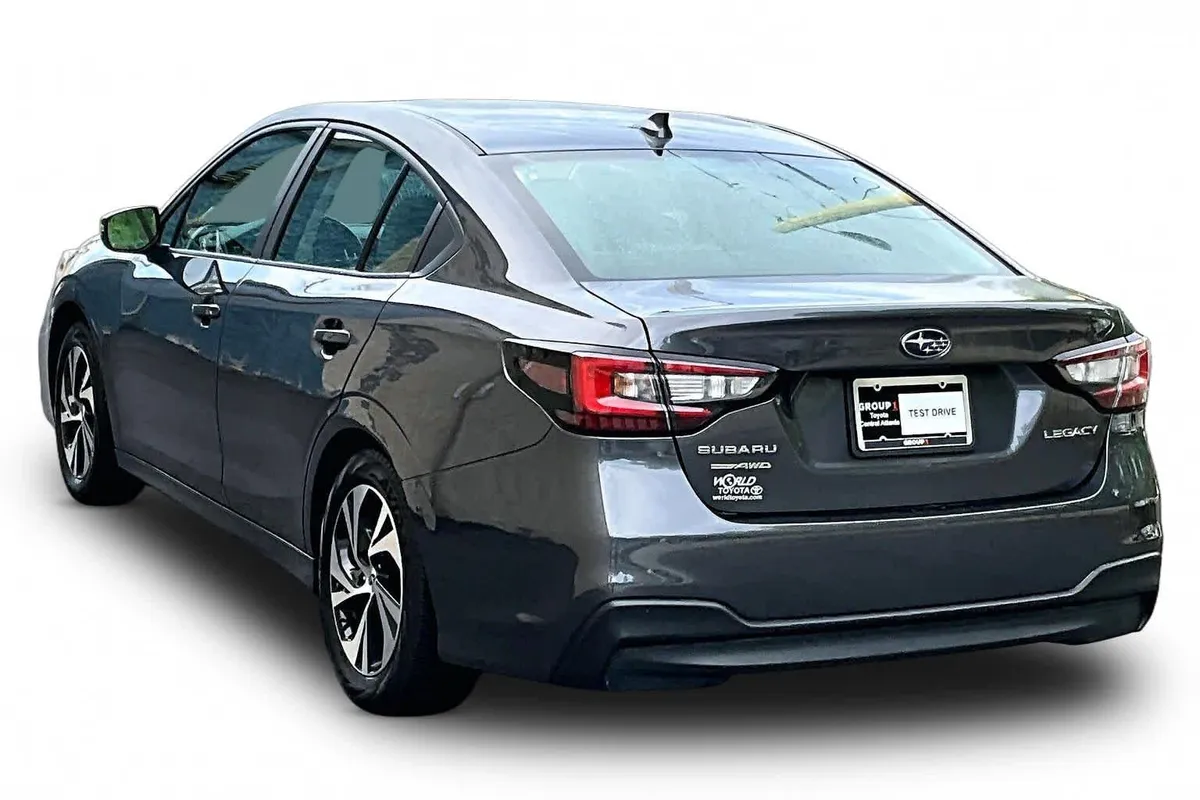 2025 Subaru Legacy Premium thumbnail 12