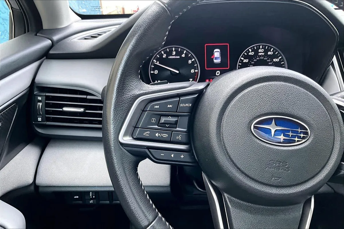 2025 Subaru Legacy Premium thumbnail 23