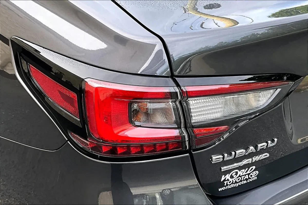 2025 Subaru Legacy Premium thumbnail 28