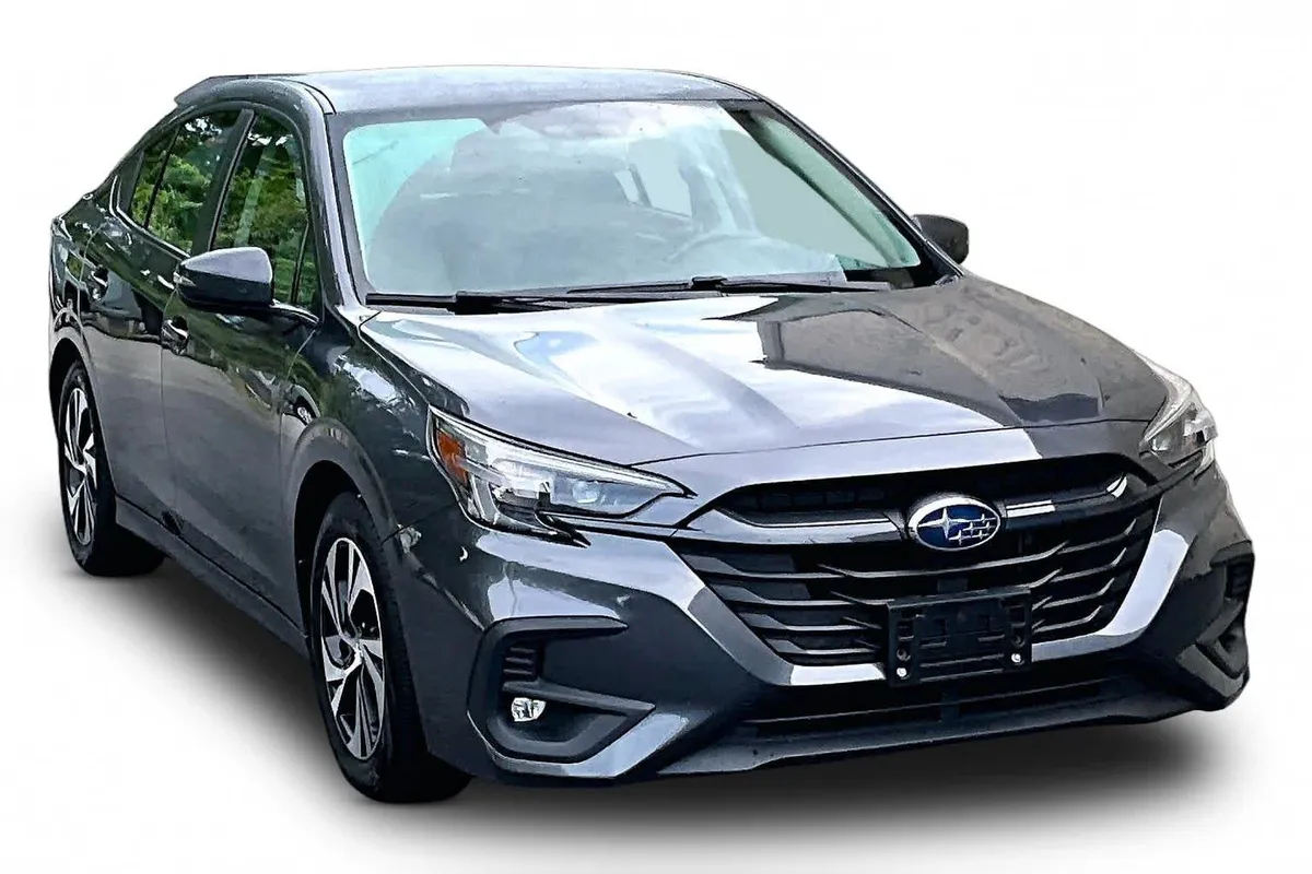 2025 Subaru Legacy Premium thumbnail 3