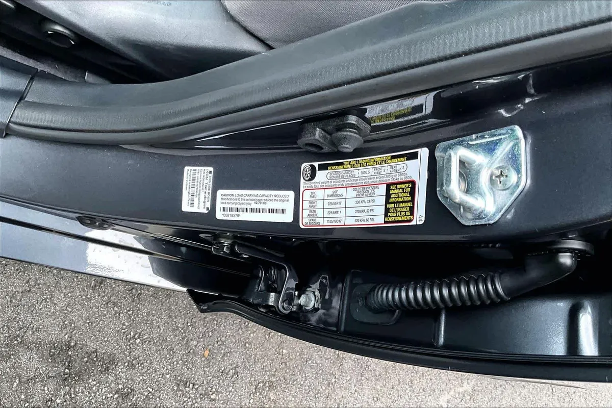 2025 Subaru Legacy Premium thumbnail 33