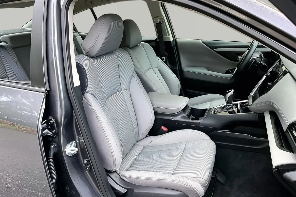 2025 Subaru Legacy Premium thumbnail 9