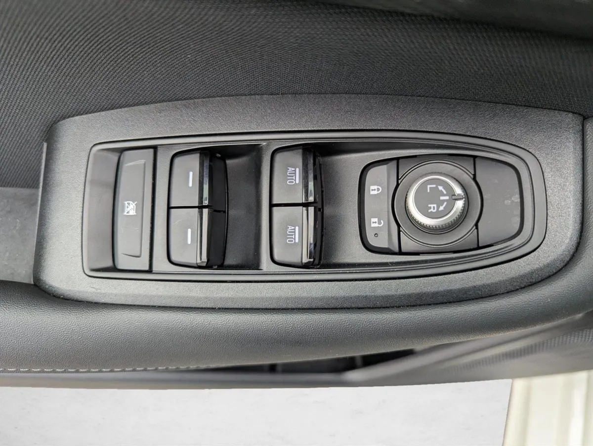 2025 Subaru Legacy Premium thumbnail 10