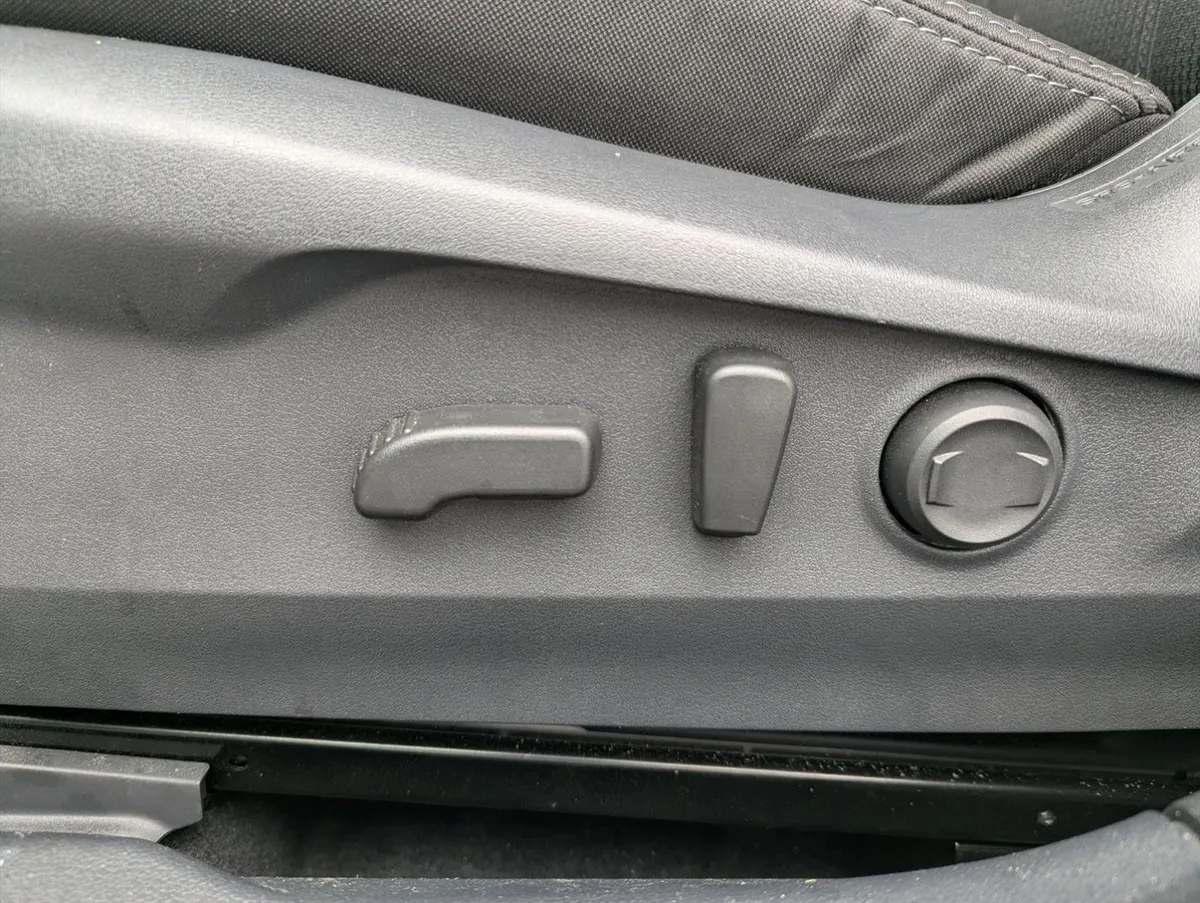 2025 Subaru Legacy Premium thumbnail 11