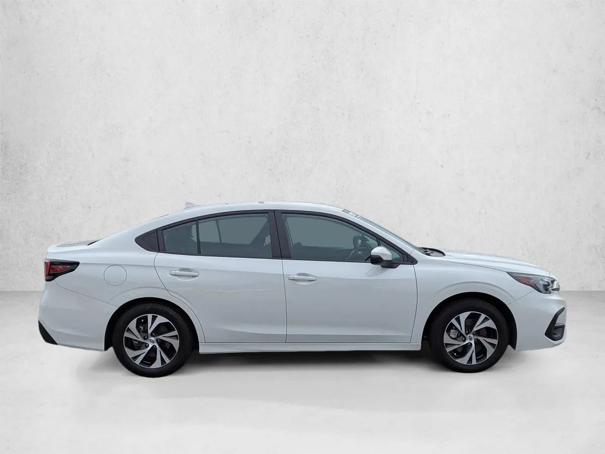 2025 Subaru Legacy Premium thumbnail 4