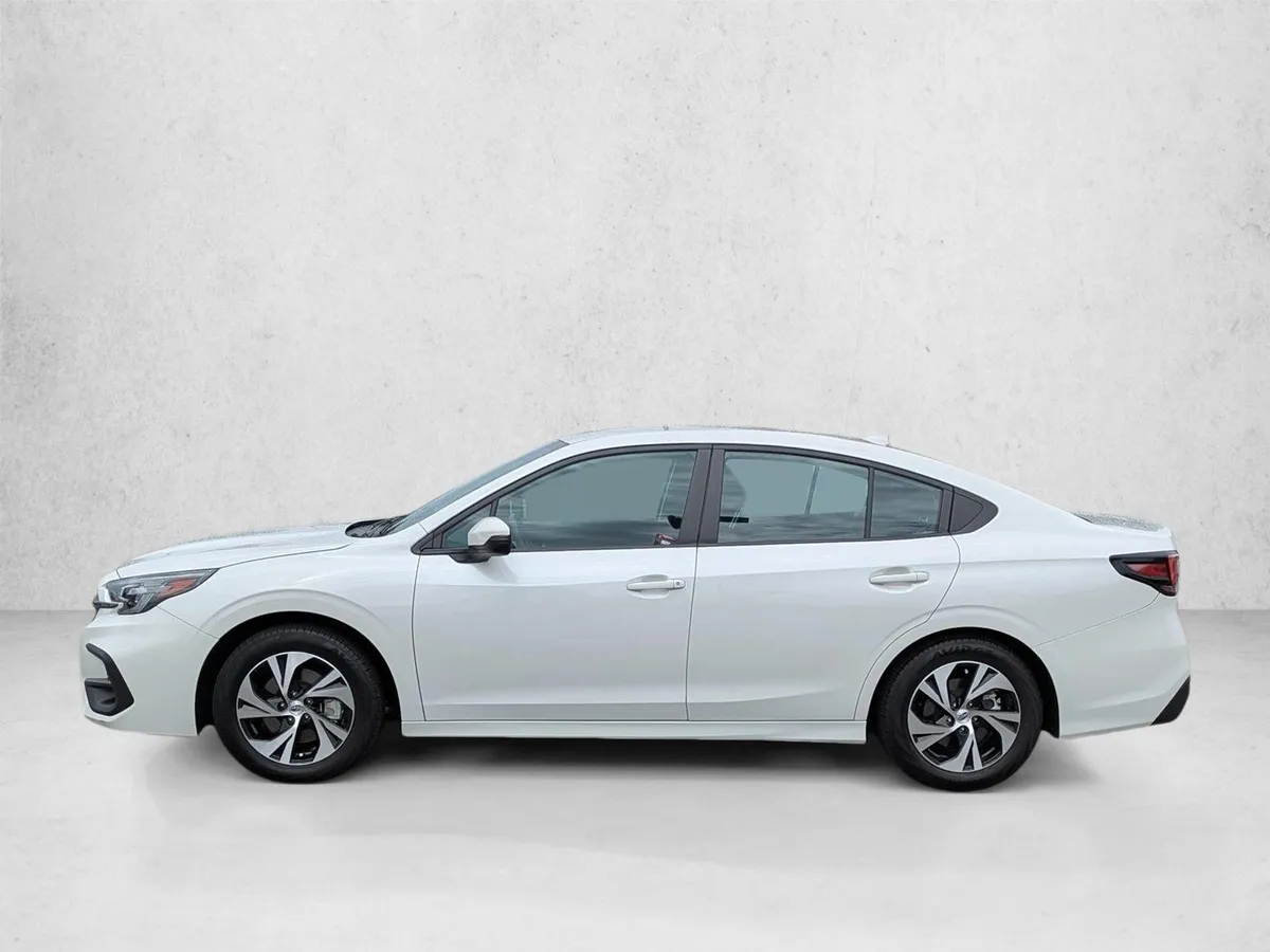 2025 Subaru Legacy Premium thumbnail 8