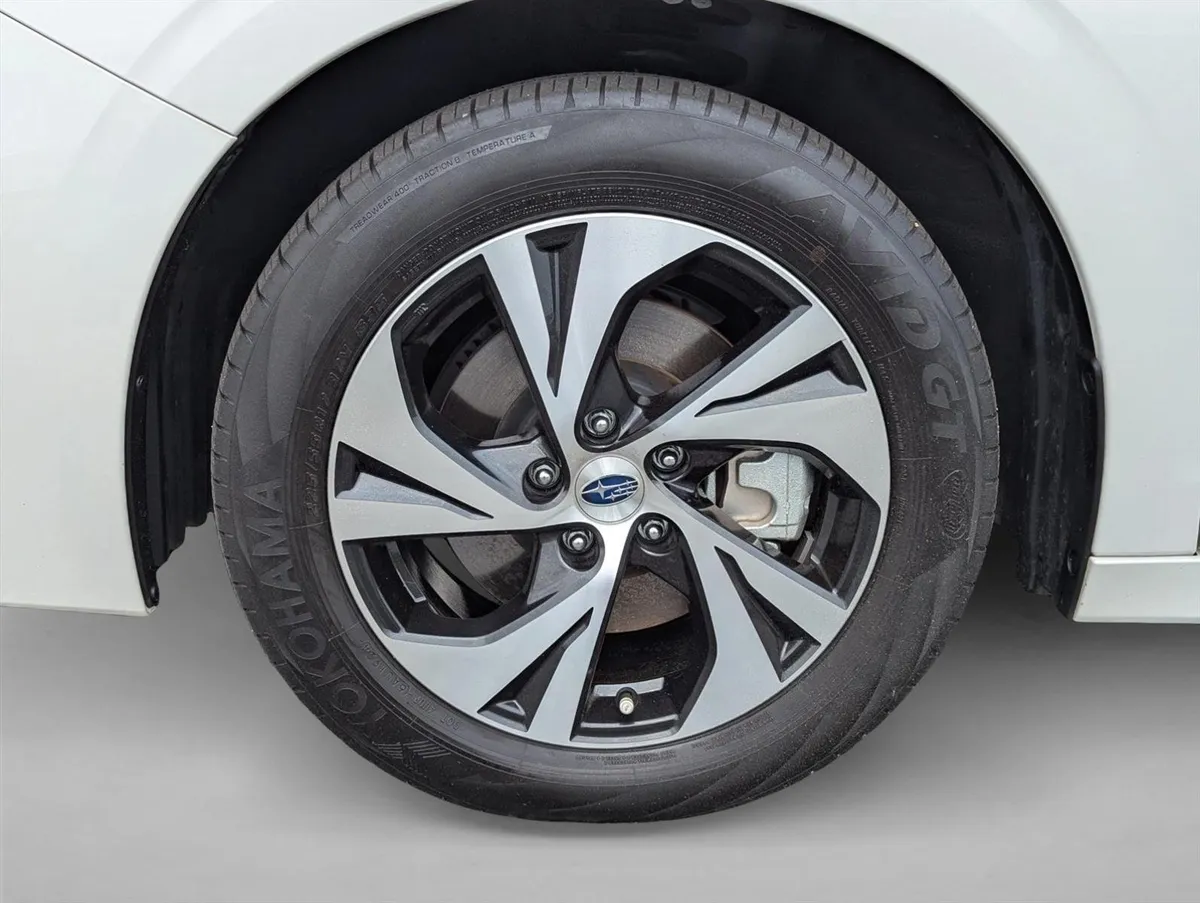 2025 Subaru Legacy Premium thumbnail 9