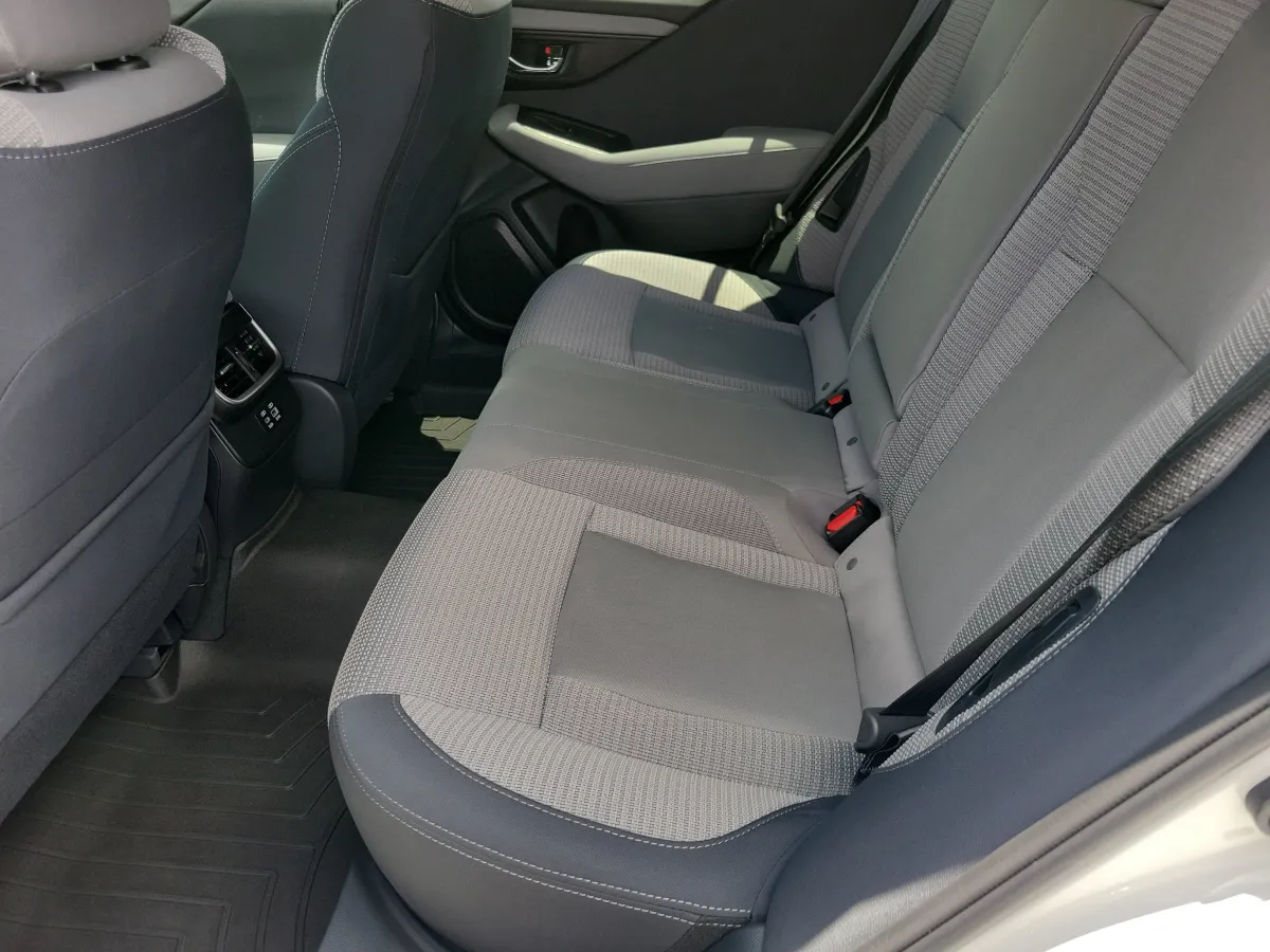 2025 Subaru Outback Premium thumbnail 8