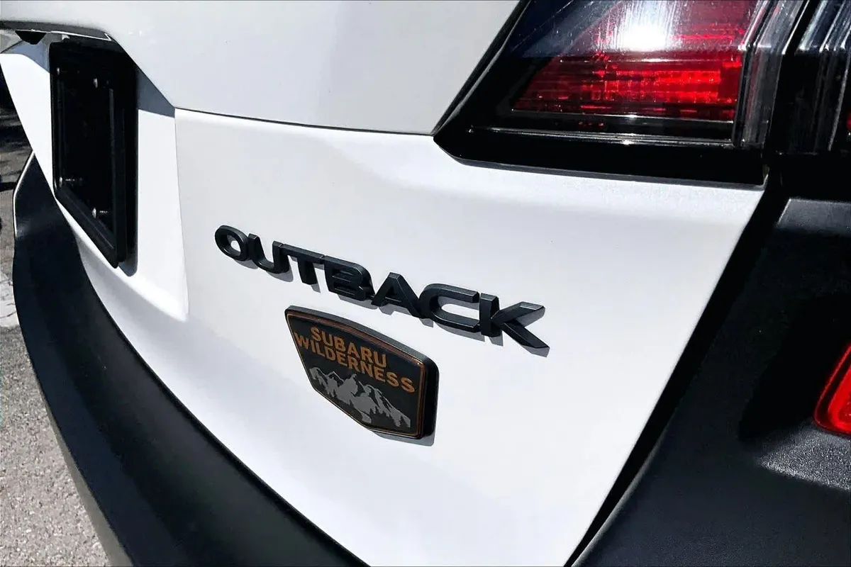 2025 Subaru Outback Wilderness thumbnail 10