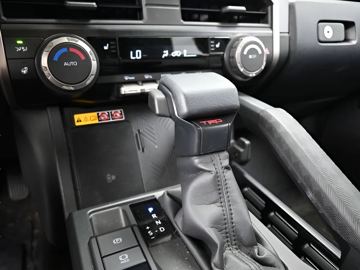 2025 Toyota 4Runner Hybrid TRD Off Road thumbnail 30