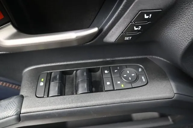 2025 Toyota 4Runner i-FORCE MAX Hybrid Platinum thumbnail 10