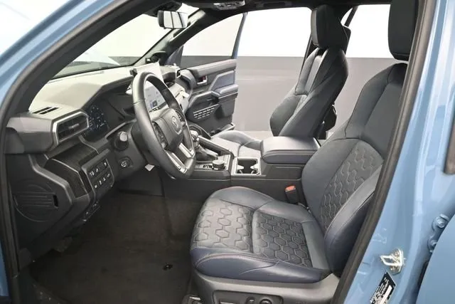 2025 Toyota 4Runner i-FORCE MAX Hybrid Platinum thumbnail 12